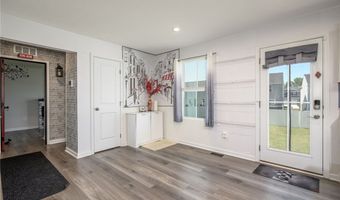 1112 Hidden Lake Blvd, Akron, OH 44312