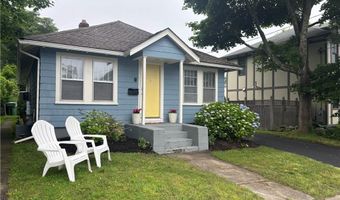 9 Rockland St, Narragansett, RI 02882