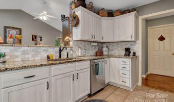 16 Sunview Cir, Arden, NC 28704