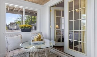 16 Courtway St, Narragansett, RI 02882