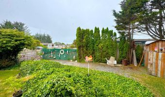 1029 FIFIELD St, Brookings, OR 97415