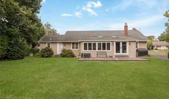 18 Central Ave, Amityville, NY 11701