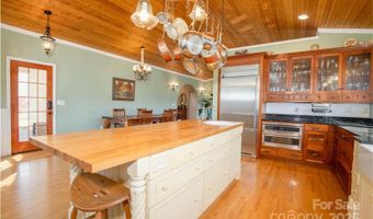 12 Riverview Dr, Bakersville, NC 28705