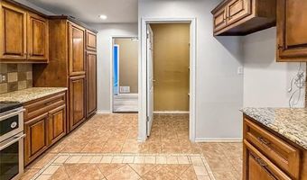 2114 Oakglen Dr, Ardmore, OK 73401