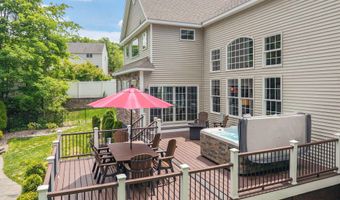 35 Shinnecock Hills Dr, Albany, NY 12205