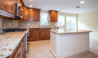 153 12th St, Belford, NJ 07718
