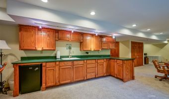 5 Warwick Ln, Athens, OH 45701