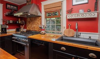 7 Boulevard E, Middletown, RI 02842
