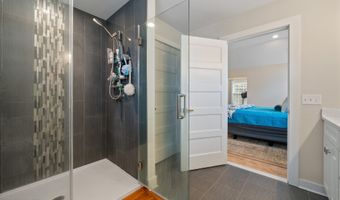 4 Harpoon Dr, Barnegat, NJ 08005