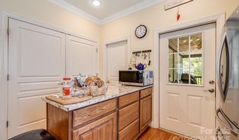 28 Trafalgar Cir, Asheville, NC 28805