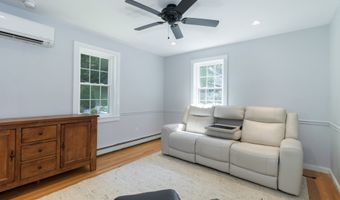 80 River Rd, Clinton, CT 06413