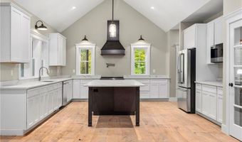 369 Huntinghouse Rd, Glocester, RI 02857