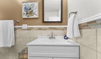 96 W 8th St, Bayonne, NJ 07002
