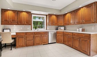 385 Greentree Ln NE, Ada, MI 49301