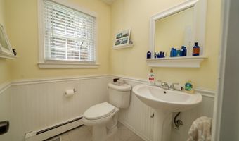 10 Corbin Cir, Branford, CT 06405
