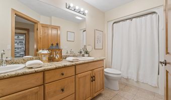 208 E APPLE CREEK Rd, Appleton, WI 54913