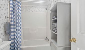 27 Woodward Rd, Lincoln, RI 02865