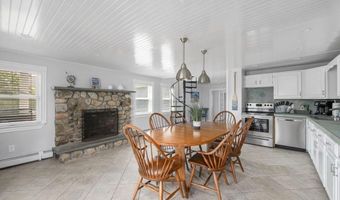 7 Conant Ave, Narragansett, RI 02882