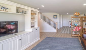 8 Shipmasters Cove Rd, Belfast, ME 04915