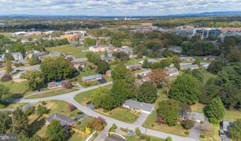 8 BRIGHTWOOD Dr, Hagerstown, MD 21740