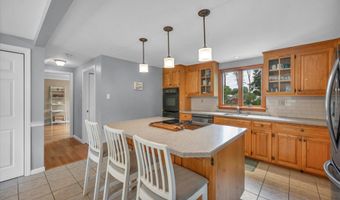 7 Beechwood Cir, Cromwell, CT 06416