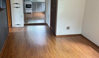 40261 W Beach Ln, Antioch, IL 60002