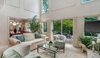 436 Shadowridge Ct, Ballwin, MO 63011