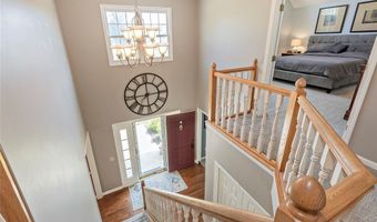 565 Walnut Ridge Trl, Aurora, OH 44202