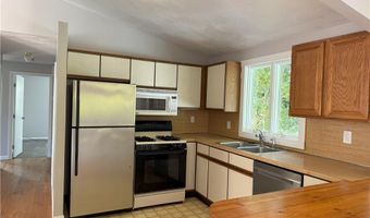 7 Leatherleaf Rd, Narragansett, RI 02882