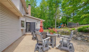2641 Topflite Dr, Akron, OH 44312