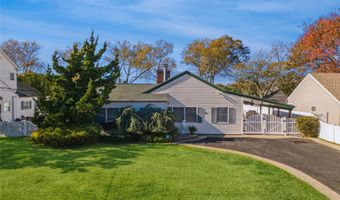 31 Grand Central Ave, Amityville, NY 11701