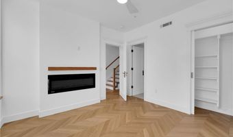 500 SW B St 3, Bentonville, AR 72712