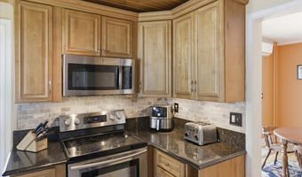11 Freeman Rd, Albany, NY 12208
