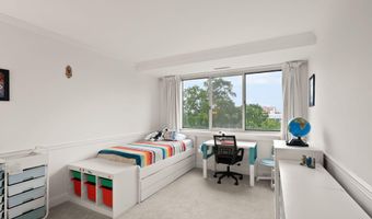4977 BATTERY Ln 1-711, Bethesda, MD 20814