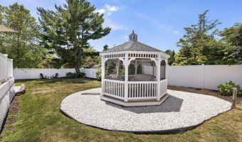 522 Mackey Ave, Belford, NJ 07718
