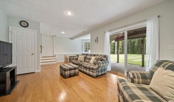6 Carriage Chase Ln, Atkinson, NH 03811
