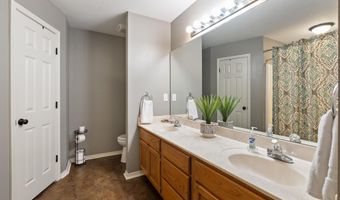509 Sharon Oaks Ct, Benton, AR 72019