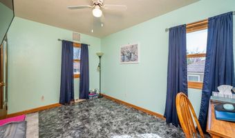302 12th Ave NW, Altoona, IA 50009