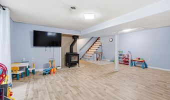 2324 Briarwood Dr, Asbury, IA 52002