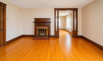 744 Hammond St, Bangor, ME 04401
