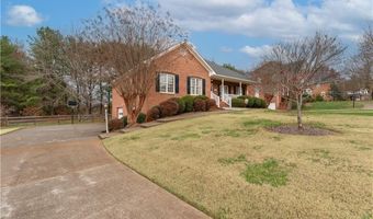 135 Suntree Dr, Advance, NC 27006