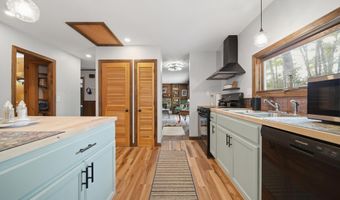 4 Clark Island Rd, Amherst, NH 03031