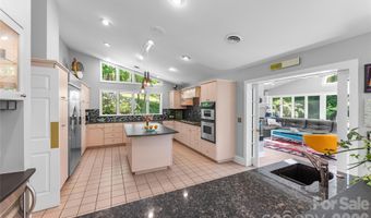 200 Robinhood Rd, Asheville, NC 28804