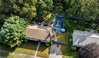 37 Carriage Rd, Cranston, RI 02920