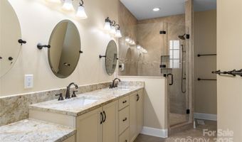 38 Chantilly Dr, Asheville, NC 28804