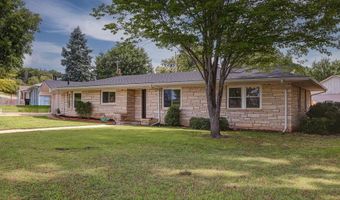 102 Highland Dr, Arkansas City, KS 67005