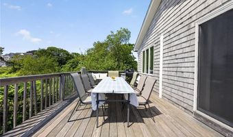8 SOUTHWEST Rd, Narragansett, RI 02882