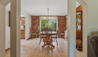 35 Dorchester Ln, Branford, CT 06405