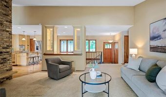 451 Reflection Rd, Apple Valley, MN 55124
