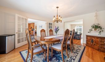 8 Summer Brook Ln, Cromwell, CT 06416